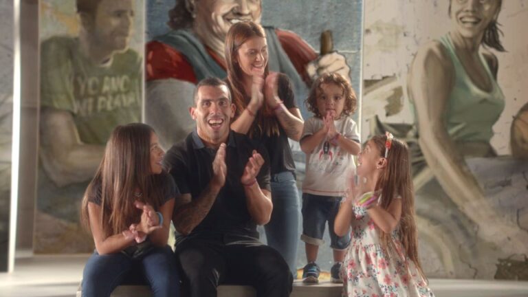 Nueva campaña de Yogurísimo junto a Carlos Tévez