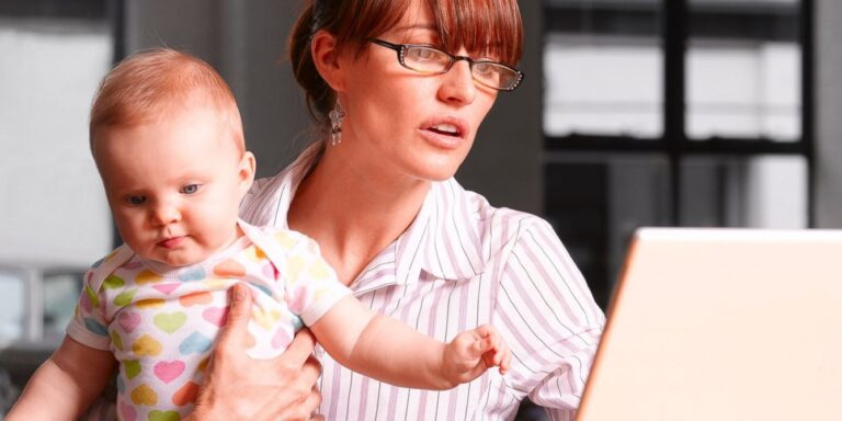 Las madres colombianas destinan 35 minutos por día a las redes sociales