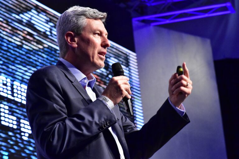 Renato de Paula de MEC: “El futuro está en transformar en estrategia efectiva el gigantesco volumen de datos diarios que se genera”