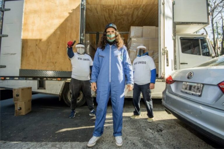 El Ex Futbolista Juan Pablo Sorín se afeita la barba por una causa solidaria