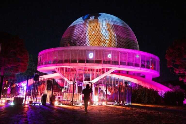 Phantom, la nueva fragancia de Paco Rabanne, aterrizó en el Planetario de Buenos Aires