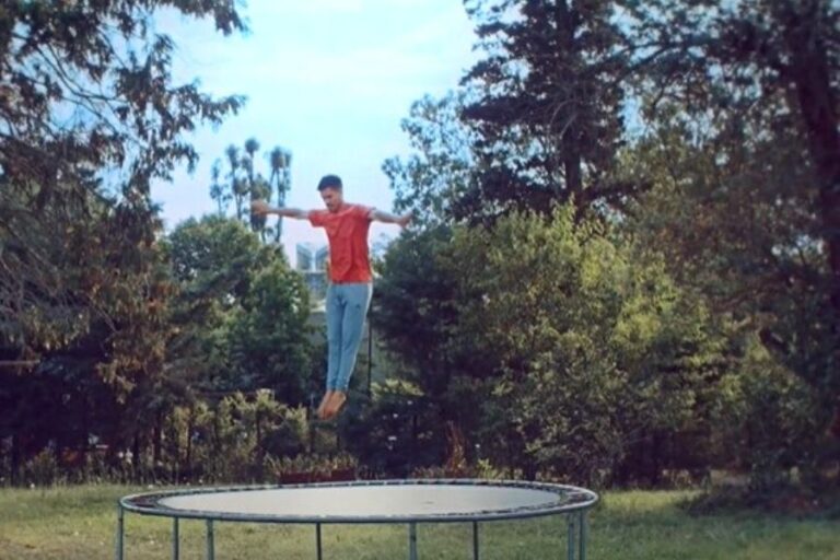 La vida es hoy: el mensaje de PALM ERA en su campaña para TCL Chile