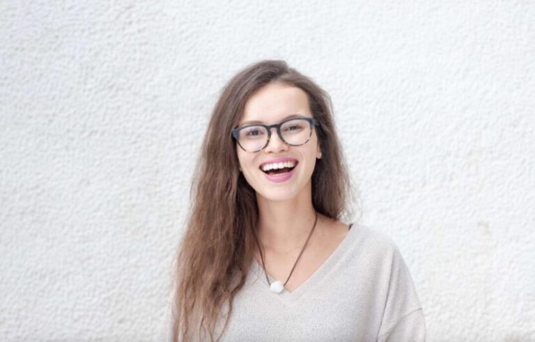 Founders nombra a Nath Oliveira Head of Social y abre oficinas en Colombia