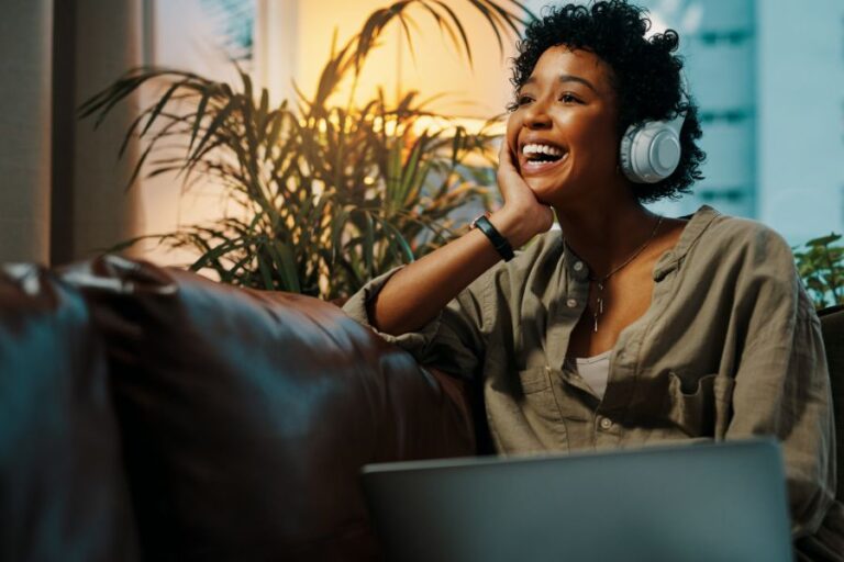 Según un estudio de Entravision Cisneros Interactive, el 87% de los colombianos consume audio online