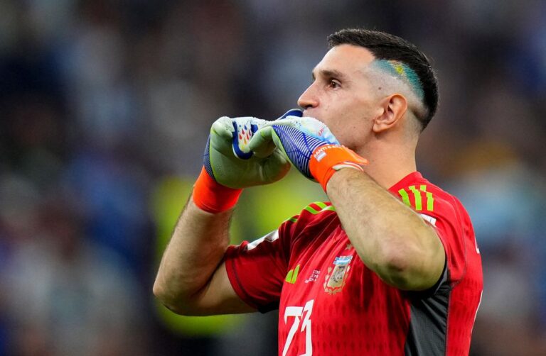 Argentina: “D23”, el homenaje de Mostaza al Dibu Martínez