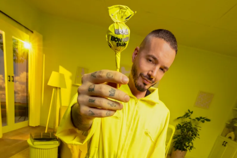 “Siente tu BUM”: J Balvin pone su sello en una edición especial de Bon Bon Bum